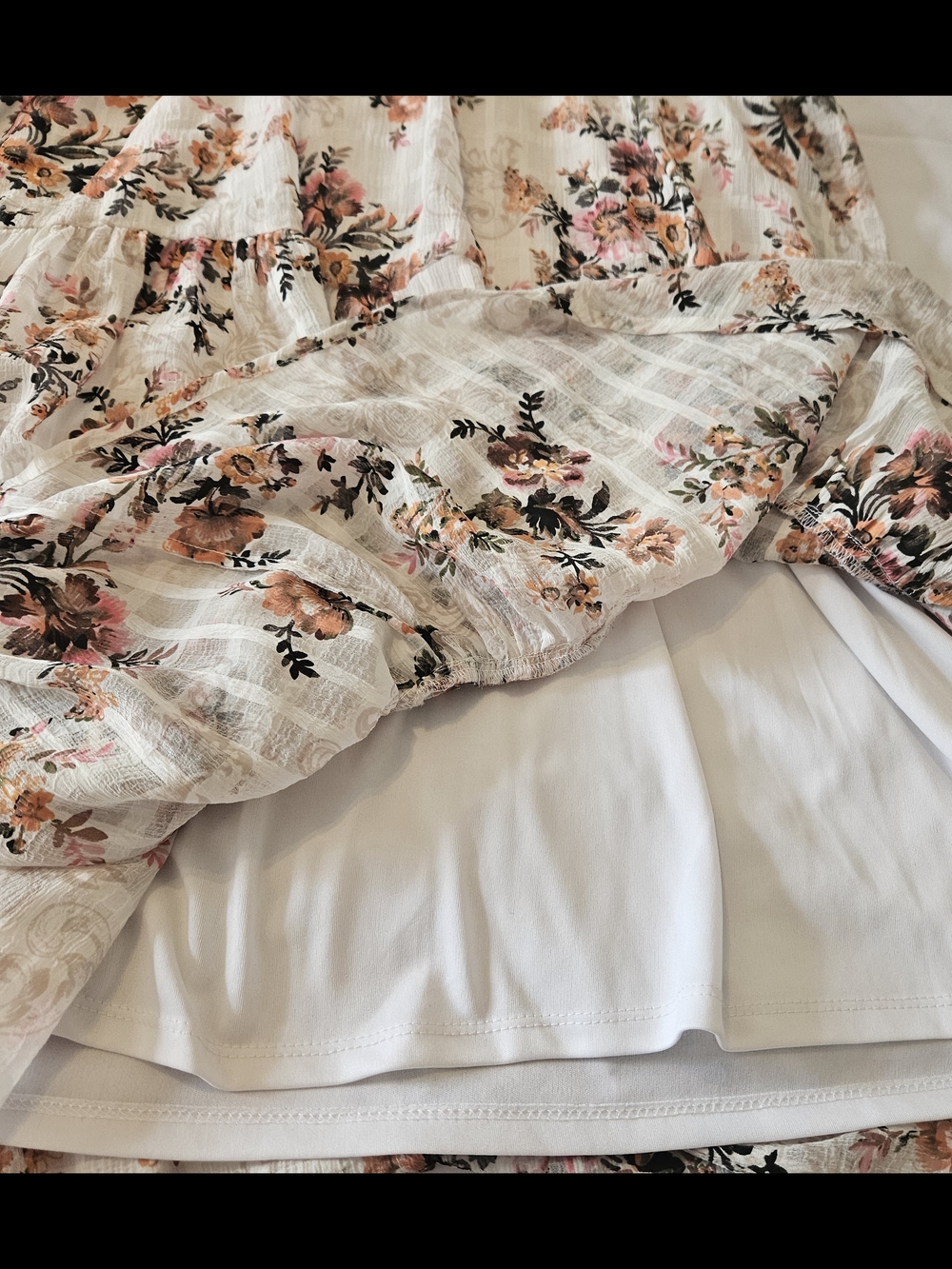 Femella Black - Cream Floral V-Neck Dress with Pink & Orange Blooms Medium Size - Picture 9 of 15